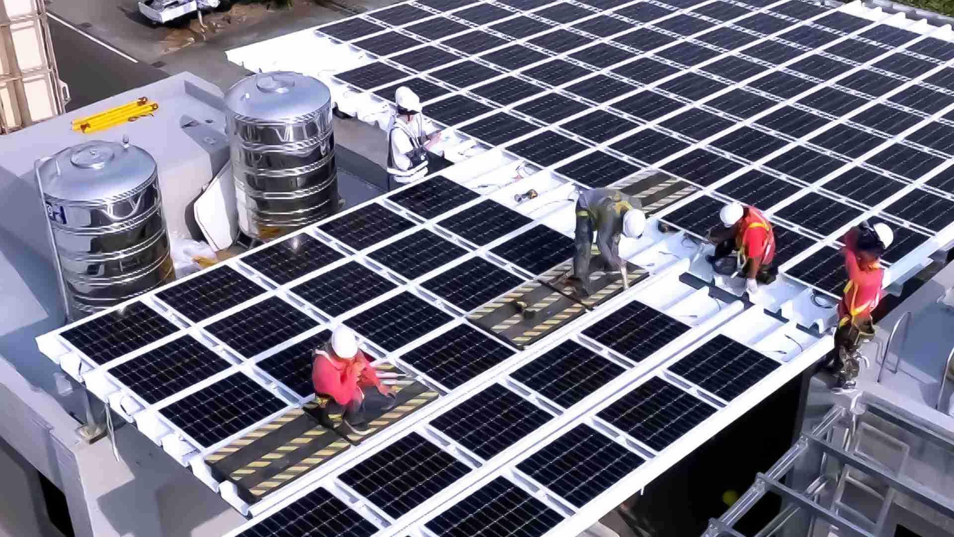 赏金国际着力于替代能源之技术研发，，，，如光电浪板的相关制程、、、设备与产品，，其中所开发之光电整合型浪板，，，，减少传统金属支架安装，，，更提升耐候度，，，，可广泛运用于多元场域，，，并辅助建筑达到净零碳排目标