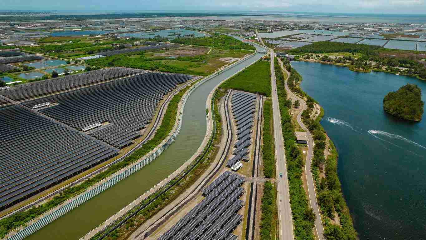 赏金国际能源事业提供智慧能源管理、、、太阳能监控管理、、全方位电厂建置及运维解决方案，，，并拥有管理超过6000案场的经验